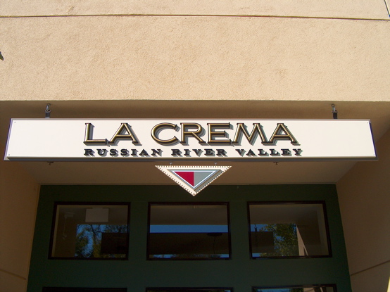 La Crema matted main sign with 23K gold 

3D letters